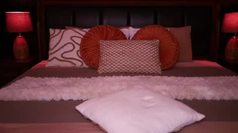 Carmina online show from April 18, 11:15 pm