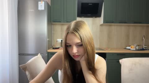 Snapshot of farahmantifel chatting on October 14, 12:41 pm Anna Scovich online show from October 14, 12:41 pm