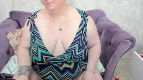 Snapshot of fashiona chatting on February 20, 12:19 am fashiona online show from February 20, 12:19 am