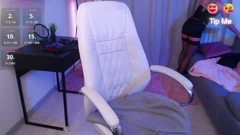 Fay online show from April 8, 2:19 pm