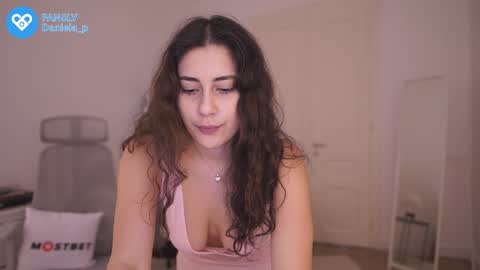 Snapshot of feel_our_vibe chatting on December 5, 2:33 pm Daniela online show from December 5, 2:33 pm
