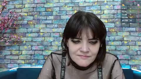 Snapshot of feelsgoodwoman chatting on December 8, 9:41 pm Laura online show from December 8, 9:41 pm