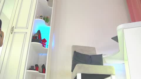 Snapshot of femdomheels chatting on January 9, 2:51 pm femdomheels online show from January 9, 2:51 pm