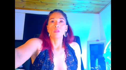Snapshot of fenixox333 chatting on October 12, 2:25 am stefannia online show from October 12, 2:25 am