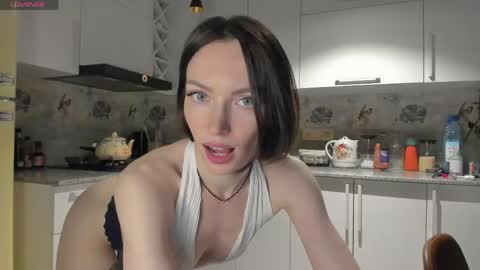 Leya online show from April 22, 6:05 pm