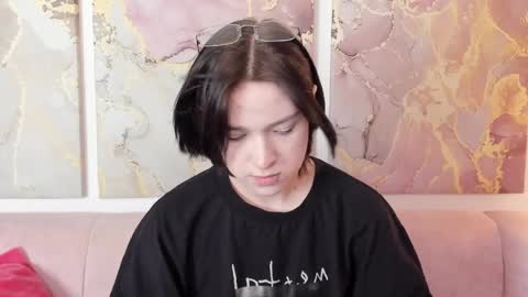 fiamoory online show from April 5, 7:07 am