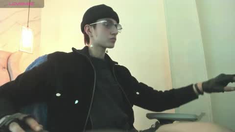   online show from February 21, 7:25 pm