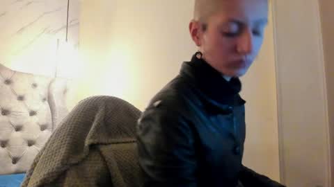   online show from April 21, 11:50 am