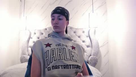   online show from March 6, 12:22 pm