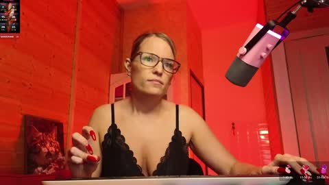 Lady online show from April 25, 5:43 pm