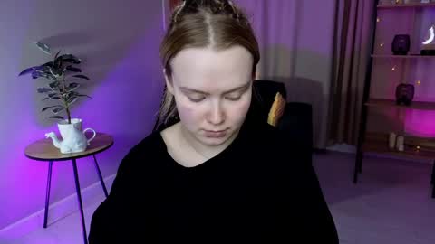 Fiona online show from April 28, 2:27 am