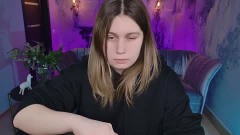 fiora online show from February 7, 9:58 am