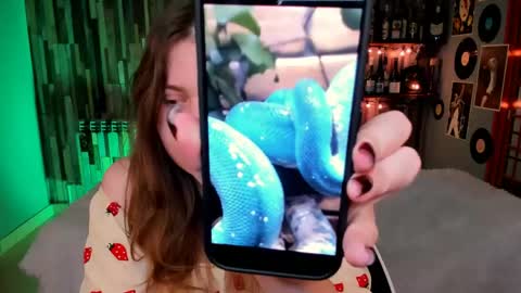 fiora online show from April 29, 6:05 am