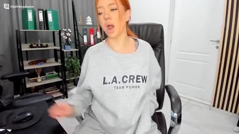 Snapshot of fireflowers_ chatting on January 21, 9:57 pm Kallisy online show from January 21, 9:57 pm