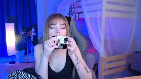 Flexyfoxy online show from July 9, 9:55 am