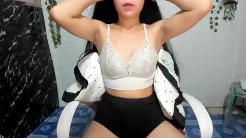 flirty_rhia online show from April 21, 2:51 am