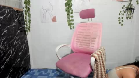 flirty_rhia online show from April 7, 7:32 am