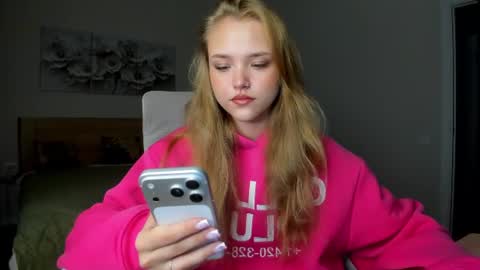 Mona online show from June 15, 11:27 pm
