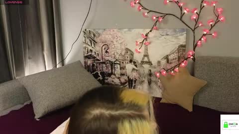 Helly online show from April 25, 7:22 pm