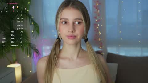 Adeline online show from December 17, 8:23 am