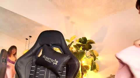  FLUFFY BUBBLE  online show from April 30, 4:18 am