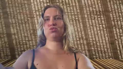 fluffy_bunnyxxx online show from April 25, 6:27 am
