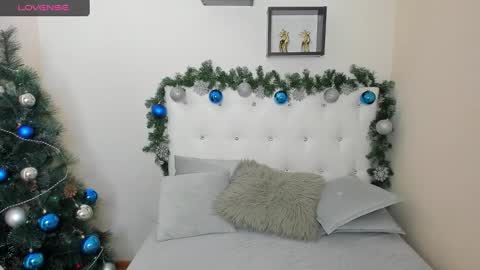 Snapshot of flufyfoxx chatting on December 15, 11:42 pm Lina online show from December 15, 11:42 pm