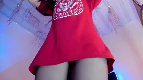Snapshot of flylia_ chatting on October 6, 11:20 pm lia online show from October 6, 11:20 pm