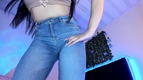 Snapshot of flylia_ chatting on February 16, 11:37 pm lia online show from February 16, 11:37 pm