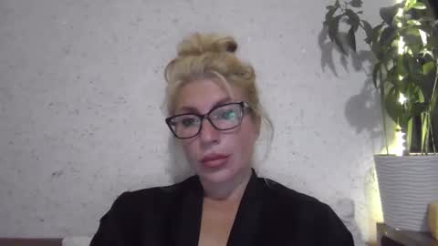 fox_red_lady7 online show from October 4, 7:29 pm