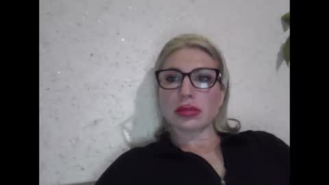 fox_red_lady7 online show from April 19, 8:44 pm