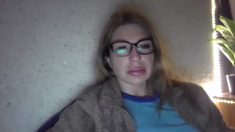 fox_red_lady7 online show from February 7, 9:15 pm