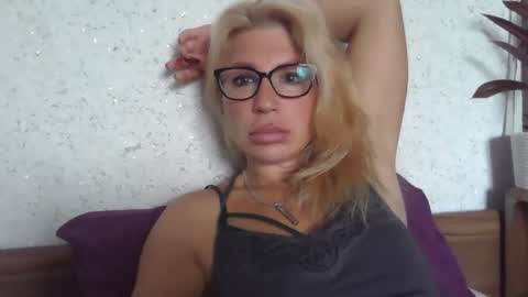 fox_red_lady7 online show from September 28, 8:19 am