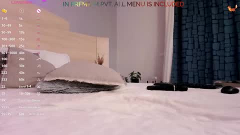 Snapshot of foxxyclarise chatting on October 11, 7:49 pm Clarise online show from October 11, 7:49 pm
