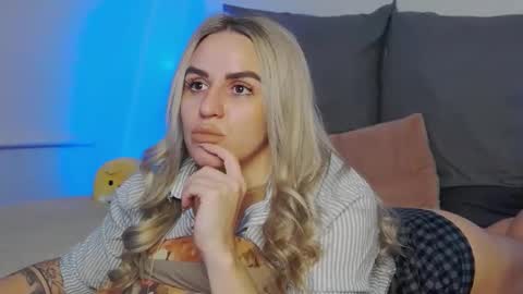 Foxy Kimmi online show from April 21, 7:04 am