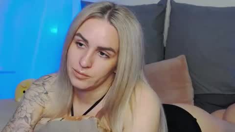 Foxy Kimmi online show from April 22, 7:05 am