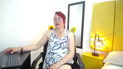 Foxy miilf online show from November 18, 1:12 pm