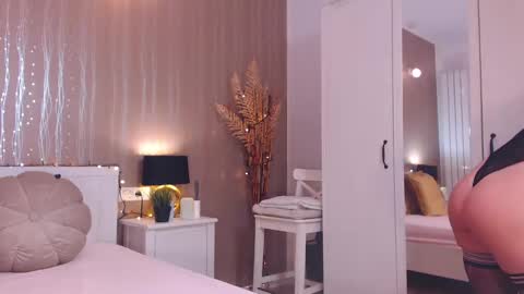 Snapshot of foxyadele_ chatting on January 20, 5:48 am Adela - Single mom. 40 y online show from January 20, 5:48 am