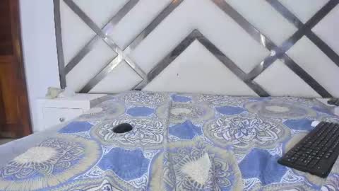 foxyhillx online show from July 11, 12:21 am
