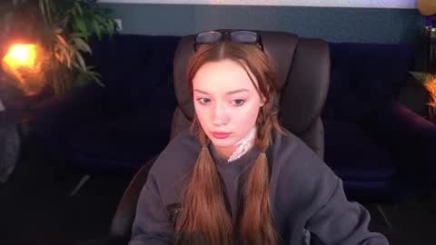 Snapshot of foxymayy chatting on October 16, 1:25 pm Maya online show from October 16, 1:25 pm