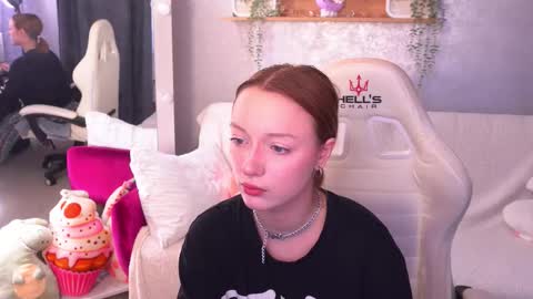 Snapshot of foxymayy chatting on October 10, 7:13 am Maya online show from October 10, 7:13 am