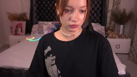 Snapshot of foxymayy chatting on September 22, 2:15 pm Maya online show from September 22, 2:15 pm