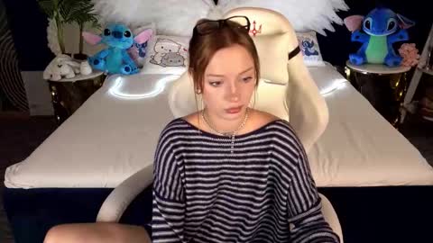 Snapshot of foxymayy chatting on October 2, 1:16 pm Maya online show from October 2, 1:16 pm