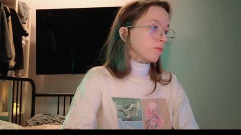 fran_bow online show from April 8, 6:43 pm