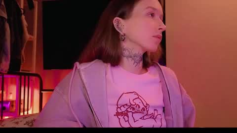 fran_bow online show from April 13, 7:47 pm