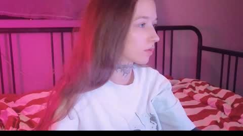 fran_bow online show from March 25, 11:24 am