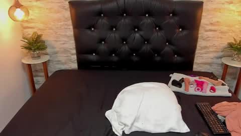          online show from April 25, 3:53 am