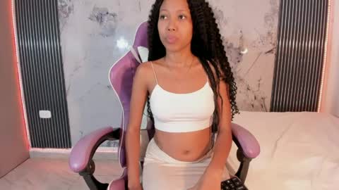 Laura online show from April 25, 3:09 am