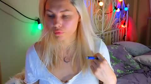 Snapshot of frankiefoxie chatting on February 24, 2:03 pm Franky online show from February 24, 2:03 pm