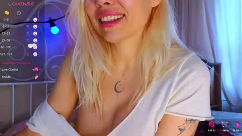 Snapshot of frankiefoxie chatting on March 7, 2:25 am Franky online show from March 7, 2:25 am
